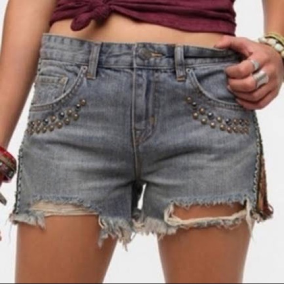 BDG Pants - BDG Mid Rise Freja Vintage Fit Cutoffs Denim Shorts Size 26